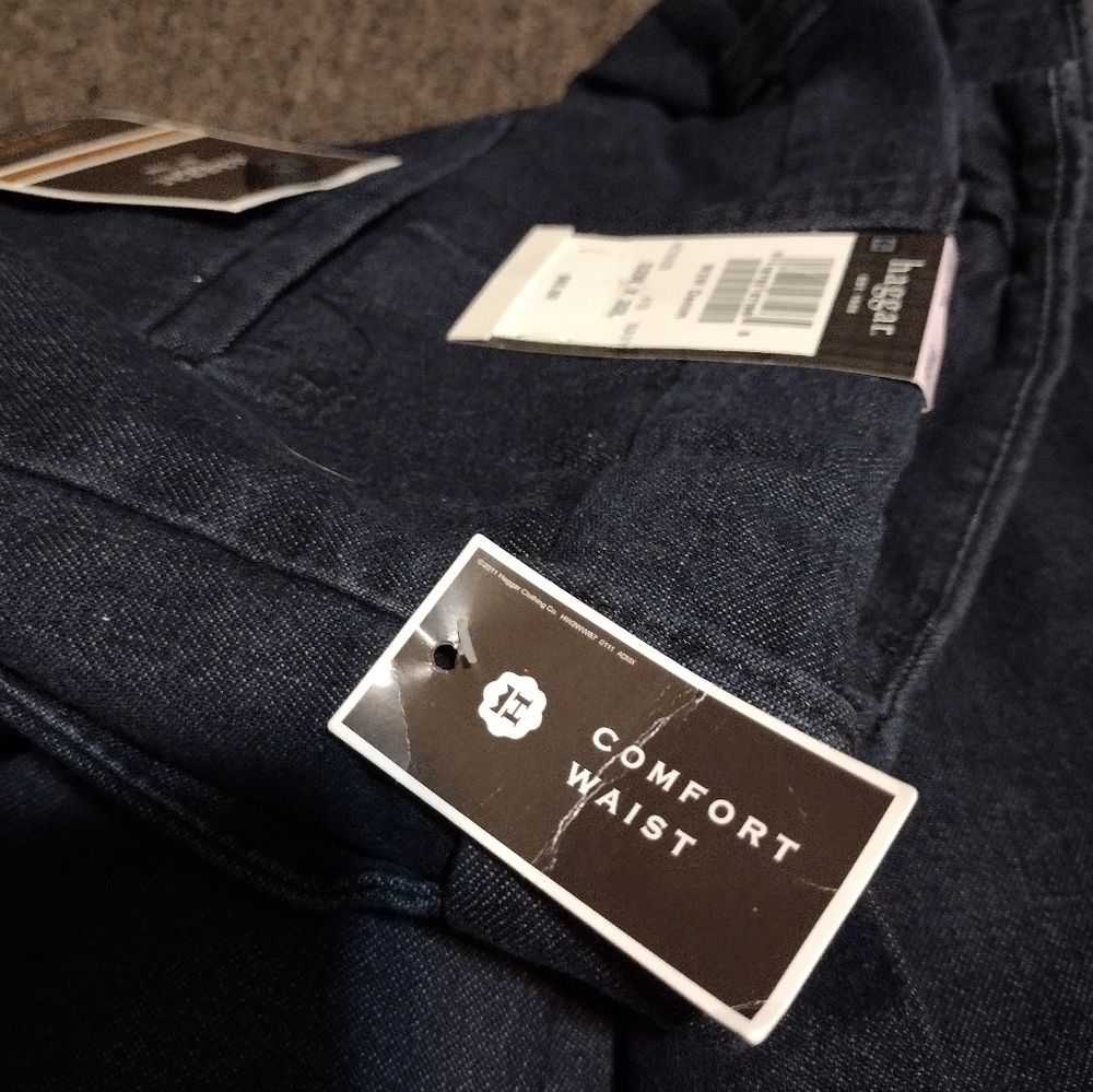 Haggar Men's Relaxed Jeans - Deep Blue           Size 32W X 30L